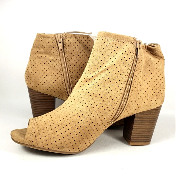 Old Navy Caramel Ultimate Peep Toe, Faux-suede, Perforated Booties. WMS 9M - Picture 4 of 12